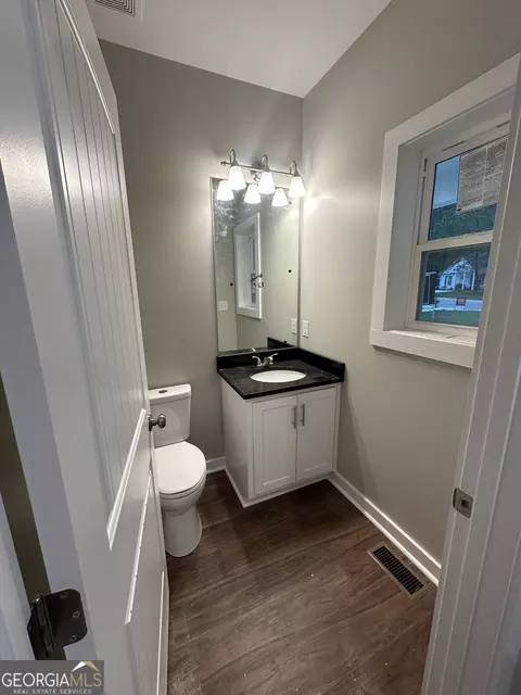 Bath - 113 Sidetrack Cir, Comer, GA 30629 photo 1 of 8