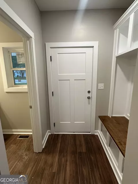 Entry Way - 113 Sidetrack Cir, Comer, GA 30629 photo 2 of 5