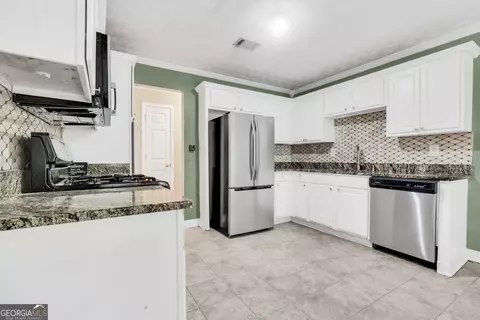Kitchen - 208 Drake Elm Ct, Hampton, GA 30228 photo 2 of 3