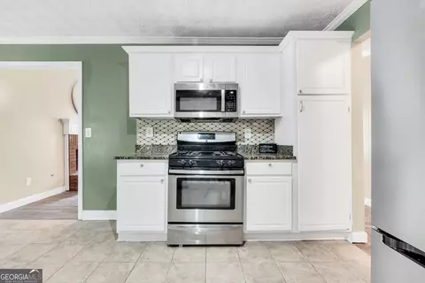 Kitchen - 208 Drake Elm Ct, Hampton, GA 30228 photo 3 of 3