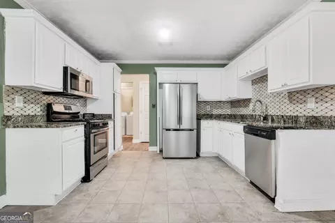 Kitchen - 208 Drake Elm Ct, Hampton, GA 30228 photo 1 of 3