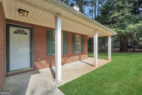 Exterior - 208 Drake Elm Ct, Hampton, GA 30228 photo 7 of 11