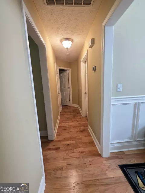 Entry Way - 239 Old Pond Rd, Lagrange, GA 30241 photo 3 of 5