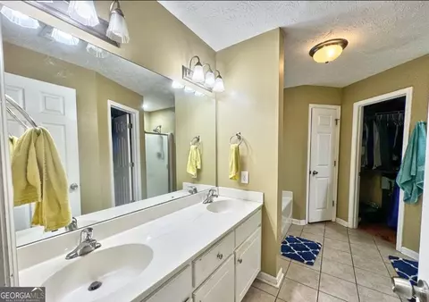 Bath - 239 Old Pond Rd, Lagrange, GA 30241 photo 1 of 4