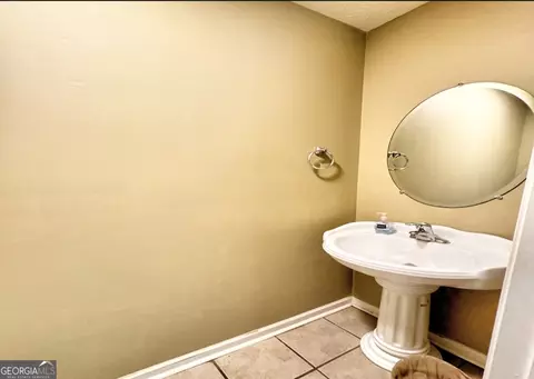 Bath - 239 Old Pond Rd, Lagrange, GA 30241 photo 2 of 4