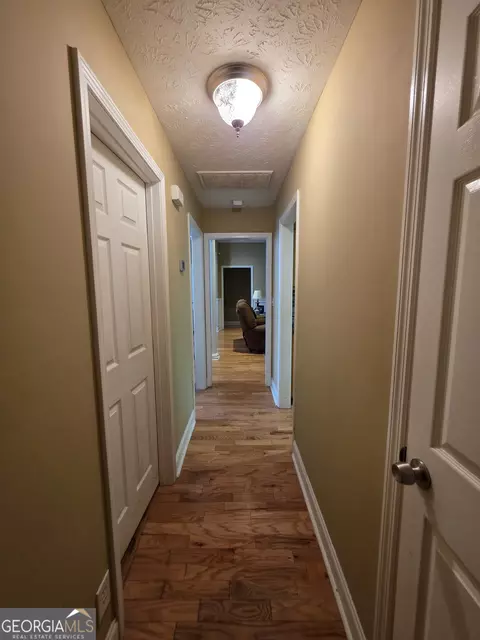 Entry Way - 239 Old Pond Rd, Lagrange, GA 30241 photo 4 of 5