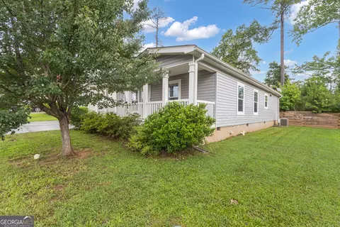 Exterior - 109 Willow Dr E, Newnan, GA 30263 photo 4 of 7