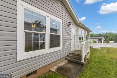Exterior - 109 Willow Dr E, Newnan, GA 30263 photo 5 of 7