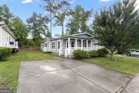 Exterior - 109 Willow Dr E, Newnan, GA 30263 photo 2 of 7