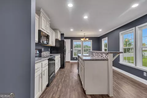 Kitchen - 109 Willow Dr E, Newnan, GA 30263 photo 5 of 6
