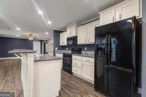 Kitchen - 109 Willow Dr E, Newnan, GA 30263 photo 3 of 6