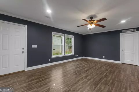Living - 109 Willow Dr E, Newnan, GA 30263 photo 2 of 4