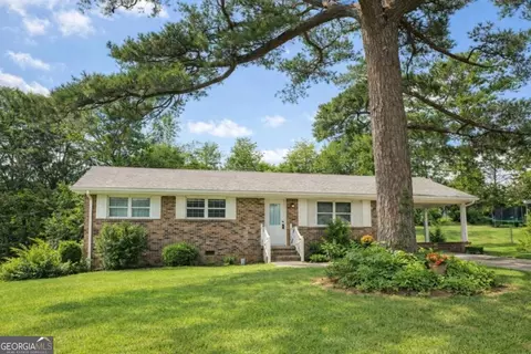 615 Peachtree Dr, Thomaston, GA 30286
