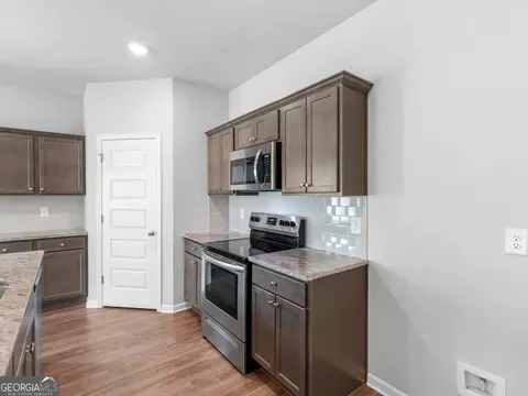 Kitchen - 168 Belford Way, Jackson, GA 30233 photo 2 of 5