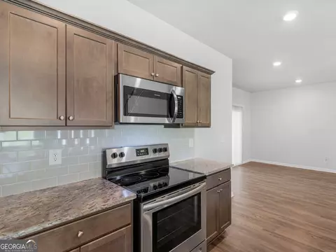 Kitchen - 168 Belford Way, Jackson, GA 30233 photo 4 of 5
