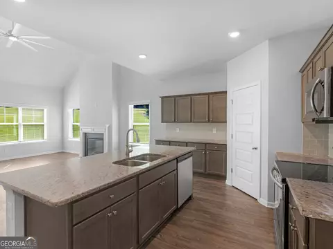 Kitchen - 168 Belford Way, Jackson, GA 30233 photo 3 of 5