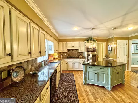 1018 Riverside Dr, Lagrange, GA 30240 photo 3