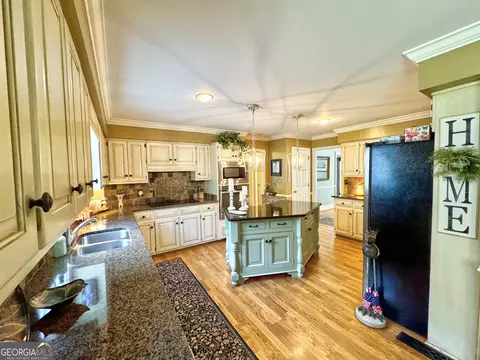 1018 Riverside Dr, Lagrange, GA 30240 photo 6
