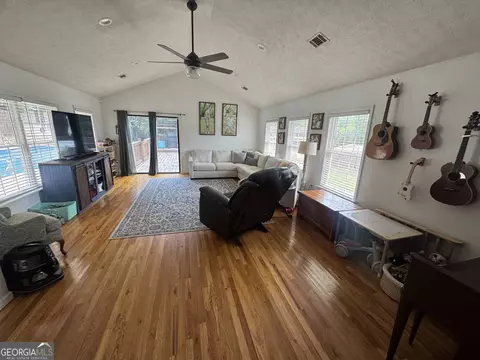 125 Windsor Dr, Cornelia, GA 30531 photo 3