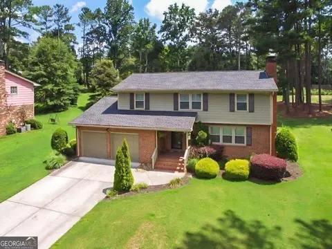 647 Shannon Green Cir, Mableton, GA 30126