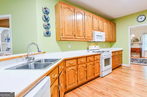 Kitchen - 606 Higgins Rd, Jackson, GA 30233 photo 2 of 2