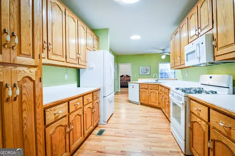 Kitchen - 606 Higgins Rd, Jackson, GA 30233 photo 1 of 2