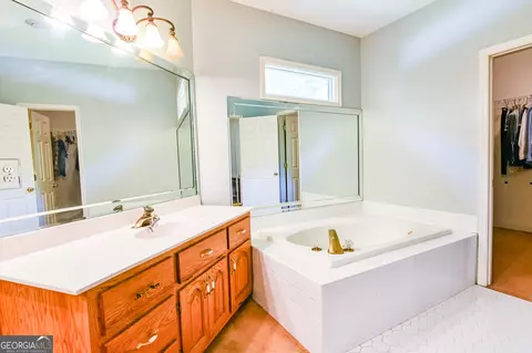 Bath - 606 Higgins Rd, Jackson, GA 30233 photo 1 of 5
