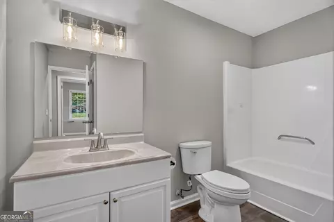 Bath - 126 N Lake Dr, Lagrange, GA 30240 photo 3 of 3