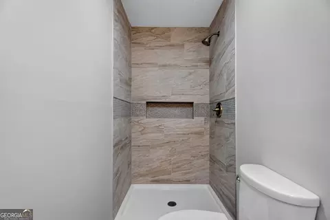 Bath - 126 N Lake Dr, Lagrange, GA 30240 photo 2 of 3