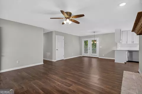 Living - 126 N Lake Dr, Lagrange, GA 30240 photo 3 of 3