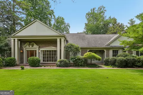 3135 Spalding Dr, Sandy Springs, GA 30350