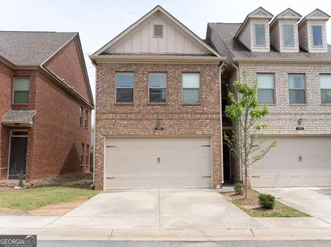 10643 Naramore Ln, Alpharetta, GA 30022