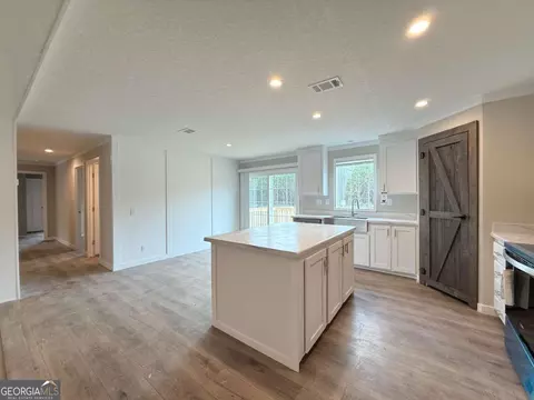 Entry Way - 5246 Owens Rd, Blackshear, GA 31516 photo 1 of 1