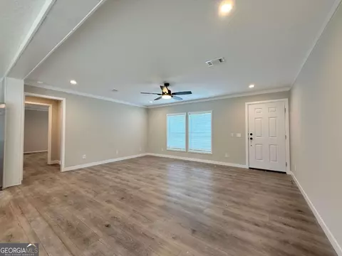 Living - 5246 Owens Rd, Blackshear, GA 31516 photo 1 of 2
