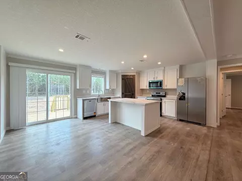 Kitchen - 5246 Owens Rd, Blackshear, GA 31516 photo 1 of 2