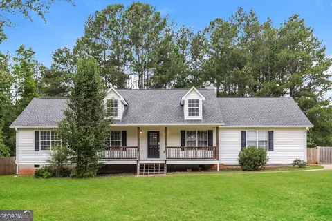 800 Pointe Trl, Locust Grove, GA 30248