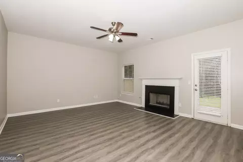 Living - 11627 Kades Trl, Hampton, GA 30228 photo 2 of 4