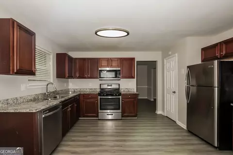 Kitchen - 11627 Kades Trl, Hampton, GA 30228 photo 2 of 2