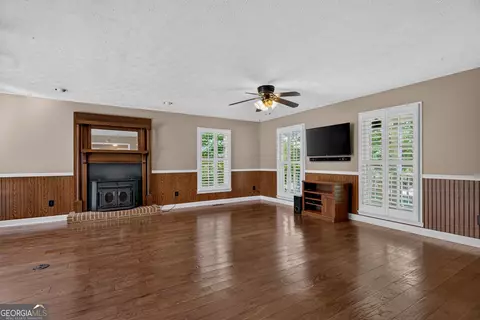 Living - 552 Newton Rd, Lagrange, GA 30240 photo 1 of 3