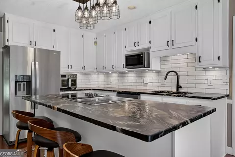 Kitchen - 552 Newton Rd, Lagrange, GA 30240 photo 2 of 6