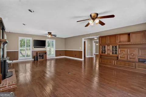 Living - 552 Newton Rd, Lagrange, GA 30240 photo 2 of 3