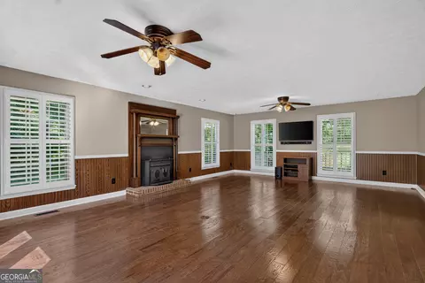 Living - 552 Newton Rd, Lagrange, GA 30240 photo 3 of 3