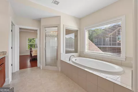 Bath - 6195 Read Rd, Suwanee, GA 30024 photo 2 of 5
