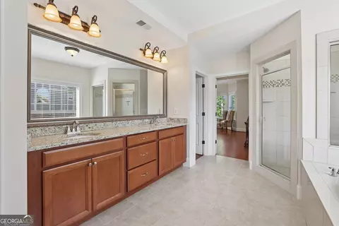 Bath - 6195 Read Rd, Suwanee, GA 30024 photo 3 of 5