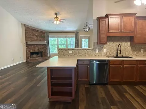 Kitchen - 1622 Audreys Rdg, Monroe, GA 30656 photo 1 of 3