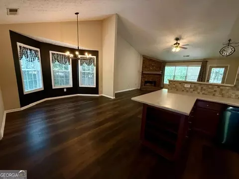 Living - 1622 Audreys Rdg, Monroe, GA 30656 photo 2 of 4