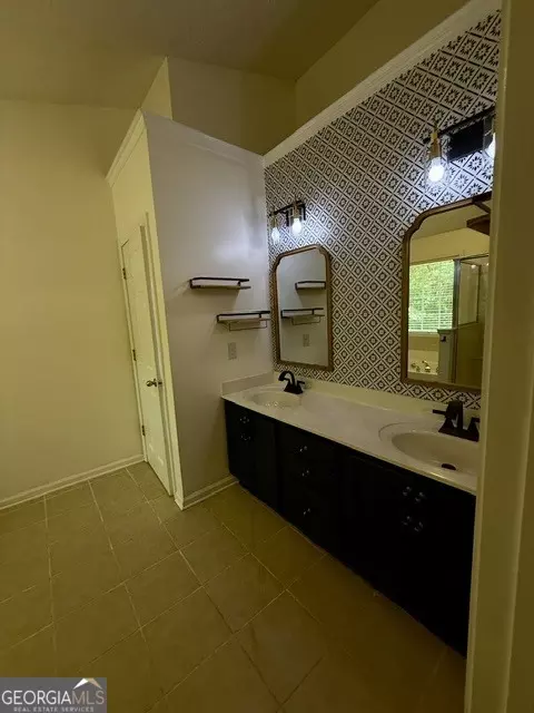 Bath - 1622 Audreys Rdg, Monroe, GA 30656 photo 3 of 3