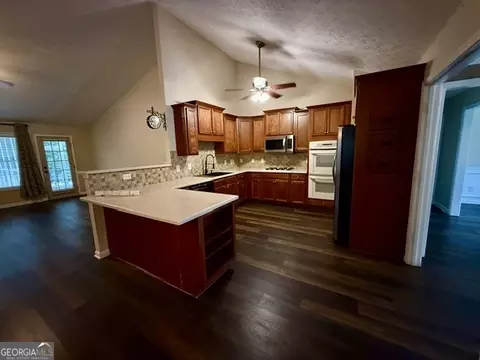 Kitchen - 1622 Audreys Rdg, Monroe, GA 30656 photo 2 of 3