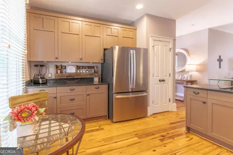 Kitchen - 6 Royal Oak Dr, Athens, GA 30607 photo 3 of 4