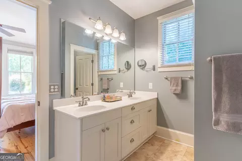 Bath - 6 Royal Oak Dr, Athens, GA 30607 photo 2 of 3